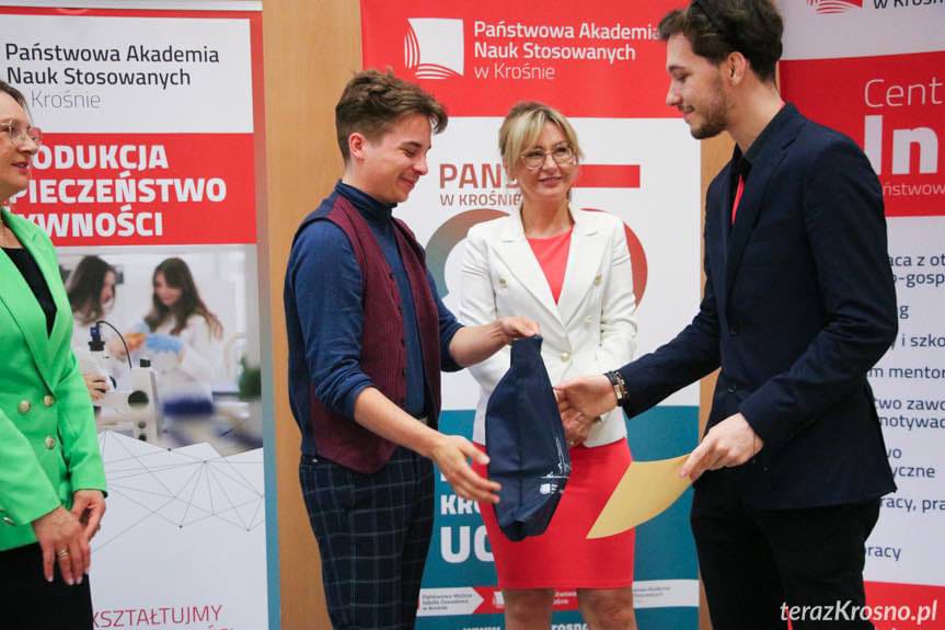 8a312e68-18ae-4fb5-93b7-51459f9605f6